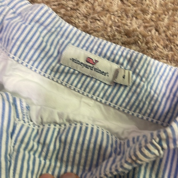 vineyard vines never worn shorts - Picture 3 of 3